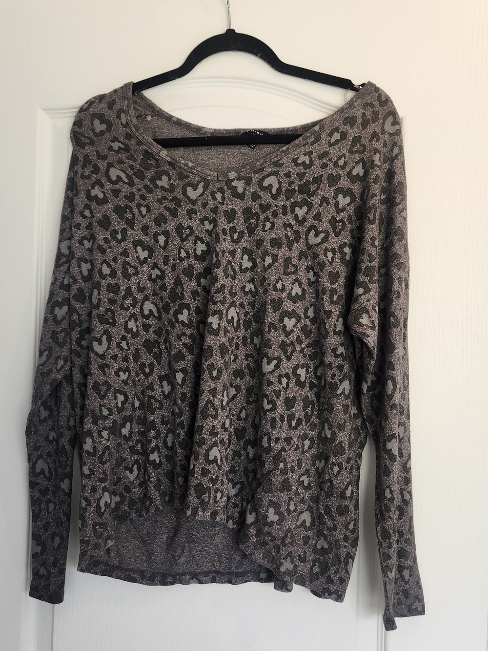 Lucky Brand Gray Leopard-Print Lightweight Top L Euc